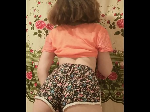 ❤️ ʻO ka pēpē ʻōpio uʻi e wehe ana i kona mau pōkole ma ka pahupaʻikiʻi Just porn ia makou ❤